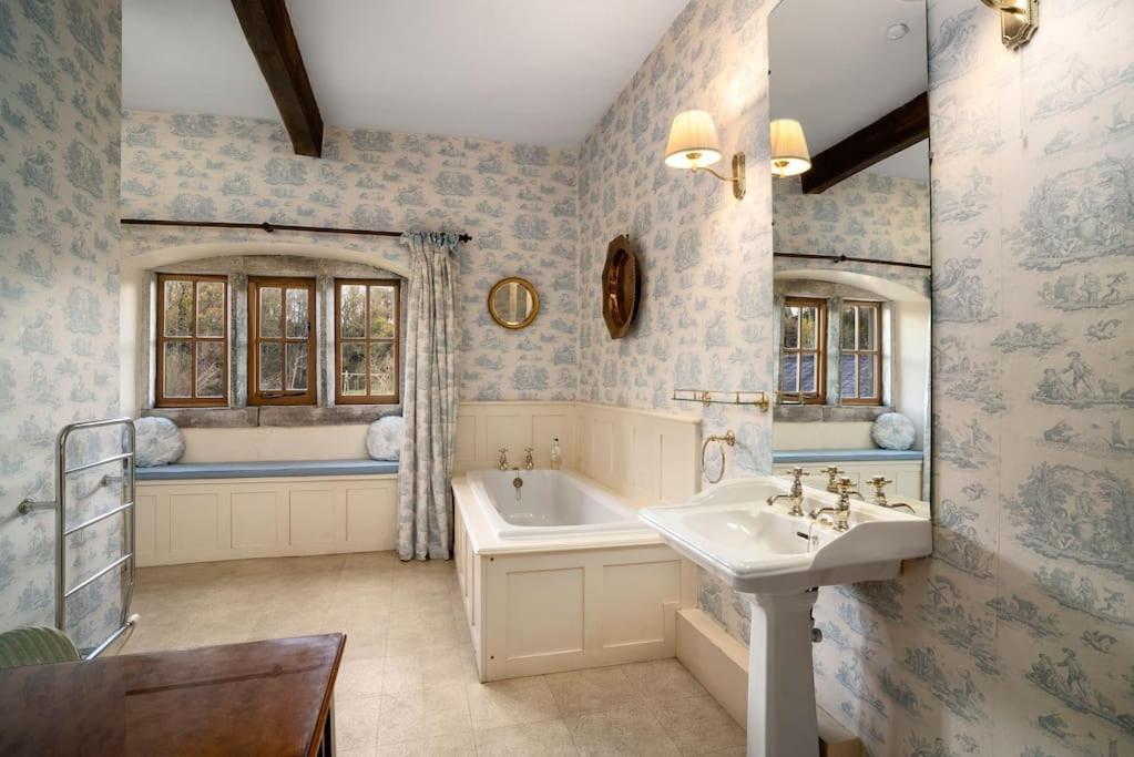 Large Country Farmhouse Waddington  Luaran gambar